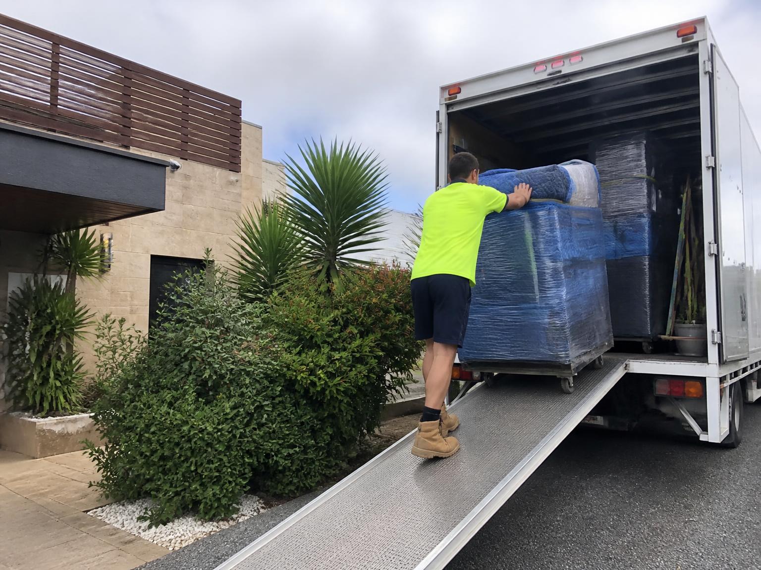 Adelaide to Warragul Removalists in Adelaide, SA