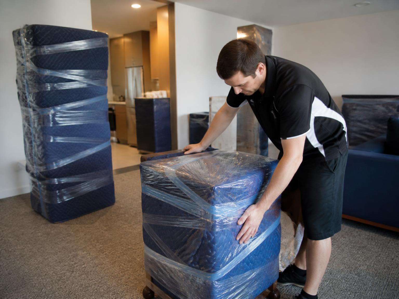 Removalists in Clearview