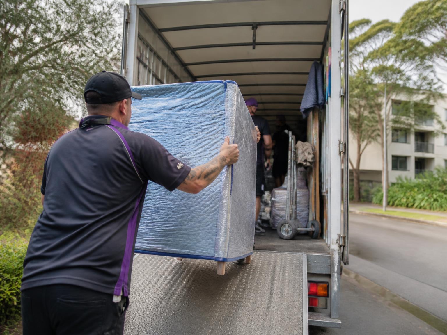 Removalists in Largs Bay